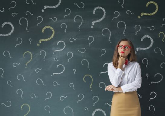 CON UN NUDO EN LA GARGANTA