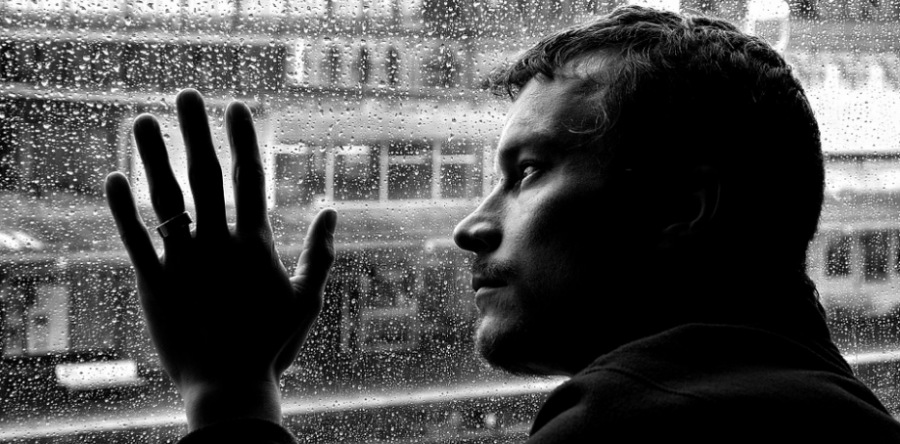 “FAMOSO, BUSCO EMPLEO”