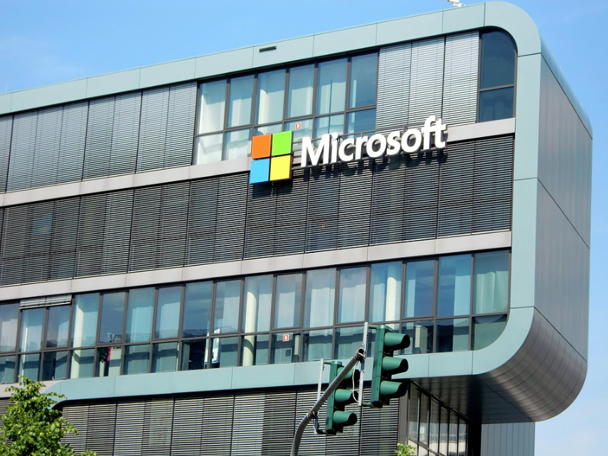 “PERIODISTAS ROBOTS” LE FALLAN A MICROSOFT